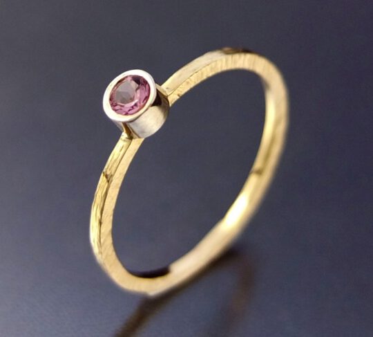 złoty pierścionek z jasnym rózowym turmalinem różowe złoto