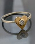 oryginalny pierścionek serce z brylantem