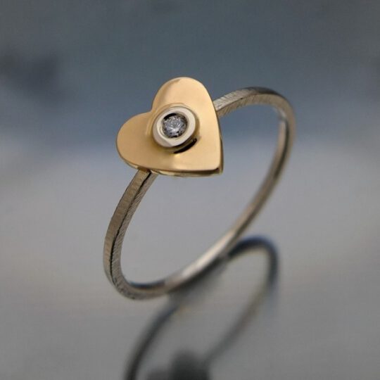 oryginalny pierścionek serce z brylantem