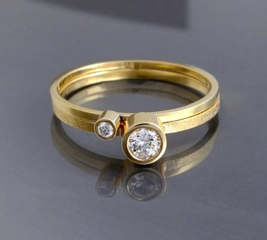 komplet złotych pierścionków mini i max z brylantami