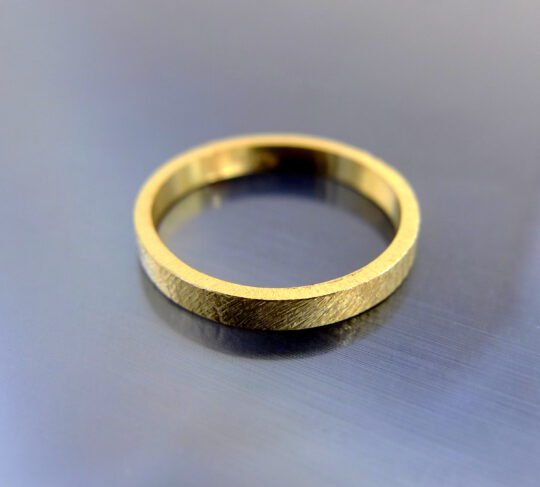 zestaw obrączka i pierścionek z żółtego złota z brylantem
