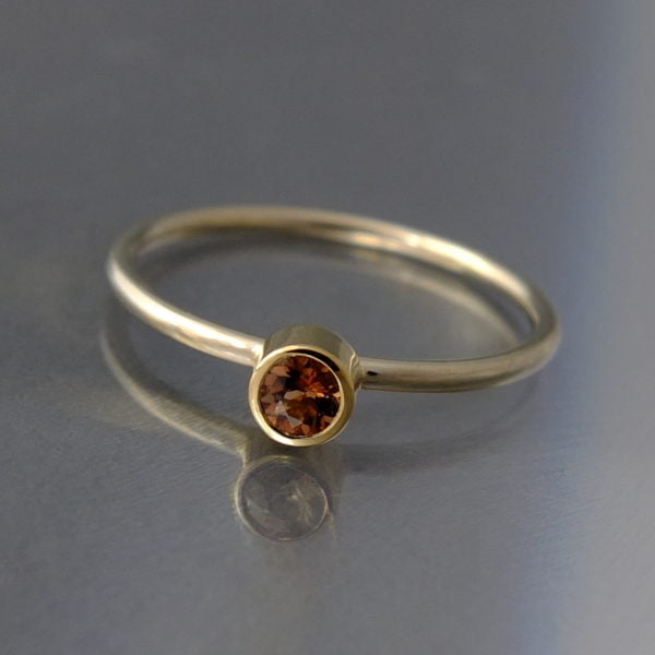 minimalistyczny złoty pierścionek, andaluzyt