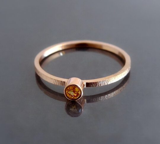 pierścionek minimalistyczny różowe złoto z cytrynem
