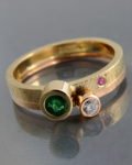 oryginalny pierścionek ze szmaragdem i szafirem różowym oraz pierścionek z brylantem