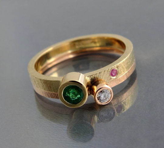 oryginalny pierścionek ze szmaragdem i szafirem różowym oraz pierścionek z brylantem