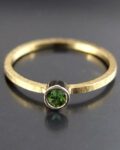 złoty pierścionek z turmalinem zielonym
