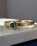 Złoty pierścionek z zielonym turmalinem