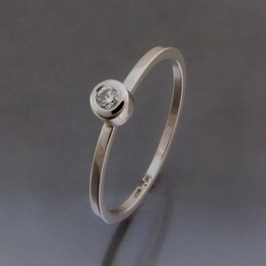 platynowy pierścionek z brylantem