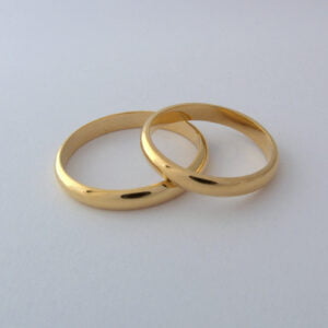 Klasyczne obrączki ślubne o profilu półokrągłym, żółte złoto próby 585, szerokość obrączek 3 mm
